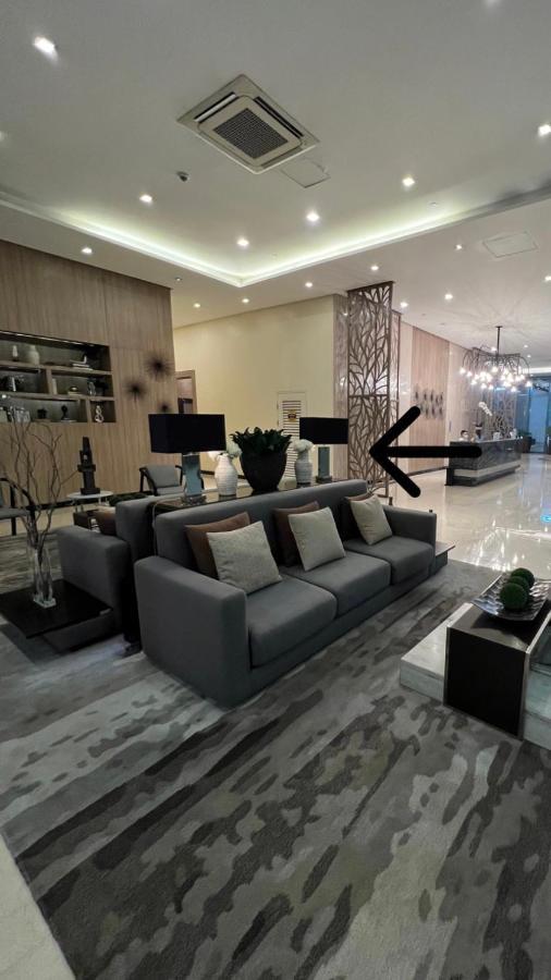 La Palazzo - Across Uptown Mall & Grand Hyatt Bgc Taguig Kültér fotó