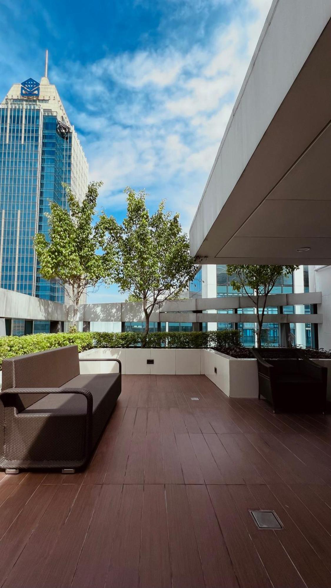 La Palazzo - Across Uptown Mall & Grand Hyatt Bgc Taguig Kültér fotó